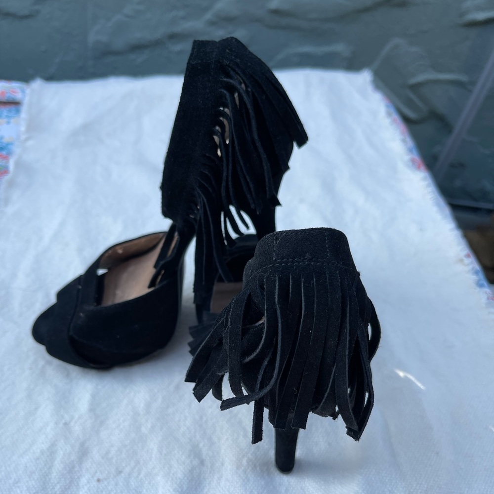 Steve Madden fringe open toe sandals Sz 8